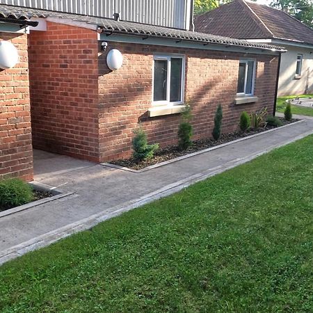 Two Birds Weekly Stay Malmesbury Exterior foto