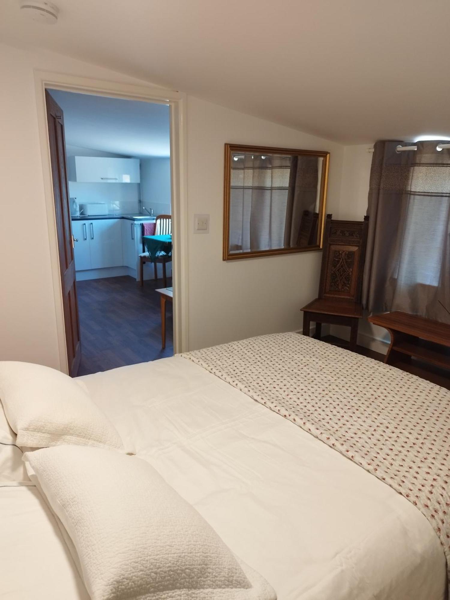 Two Birds Weekly Stay Malmesbury Exterior foto